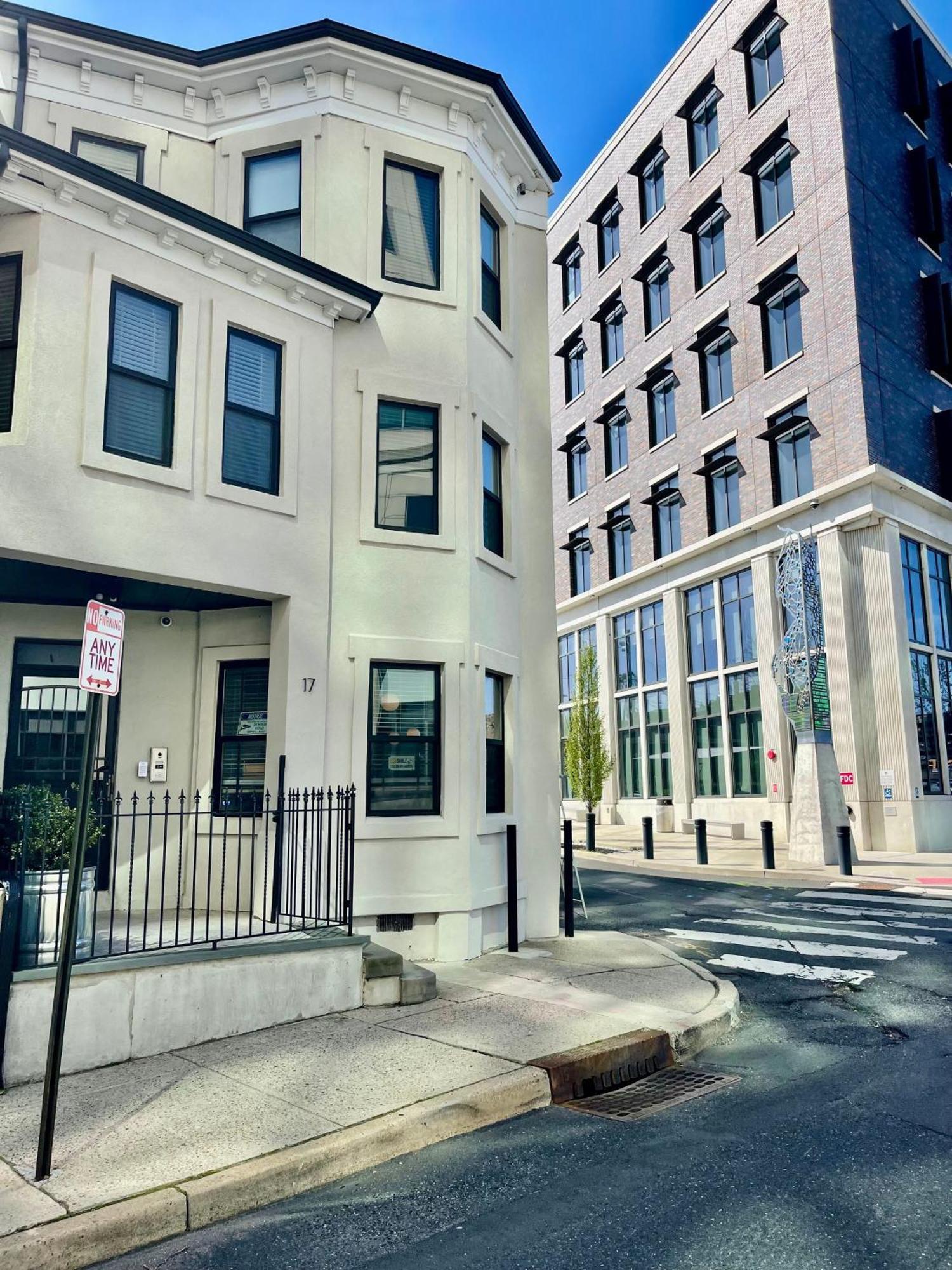 Modern Fully Renovated Suite & Loft In Downtown Trenton Exterior foto